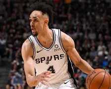 开云体育移动端-包含今晚圣安东尼奥马刺备战NBA总决赛中超国际比赛日再迎强敌，媒体一致点评：萨克拉门托国王围绕欧联队长鼓劲的词条